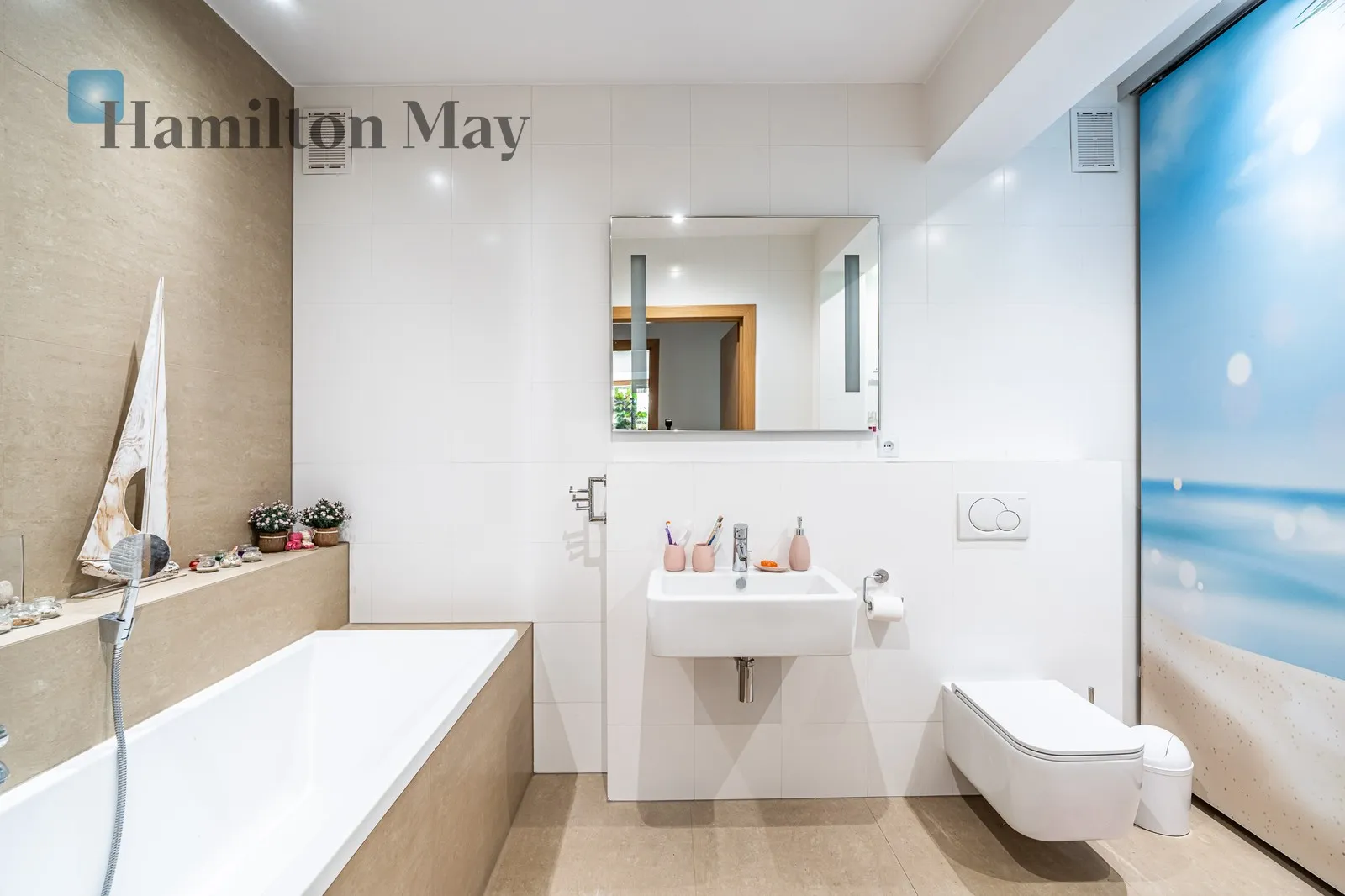 Price: 6700 PLN Bedrooms: 4 Bathrooms: 2 Size: 164m2 Price/m2: 41 PLN - slider