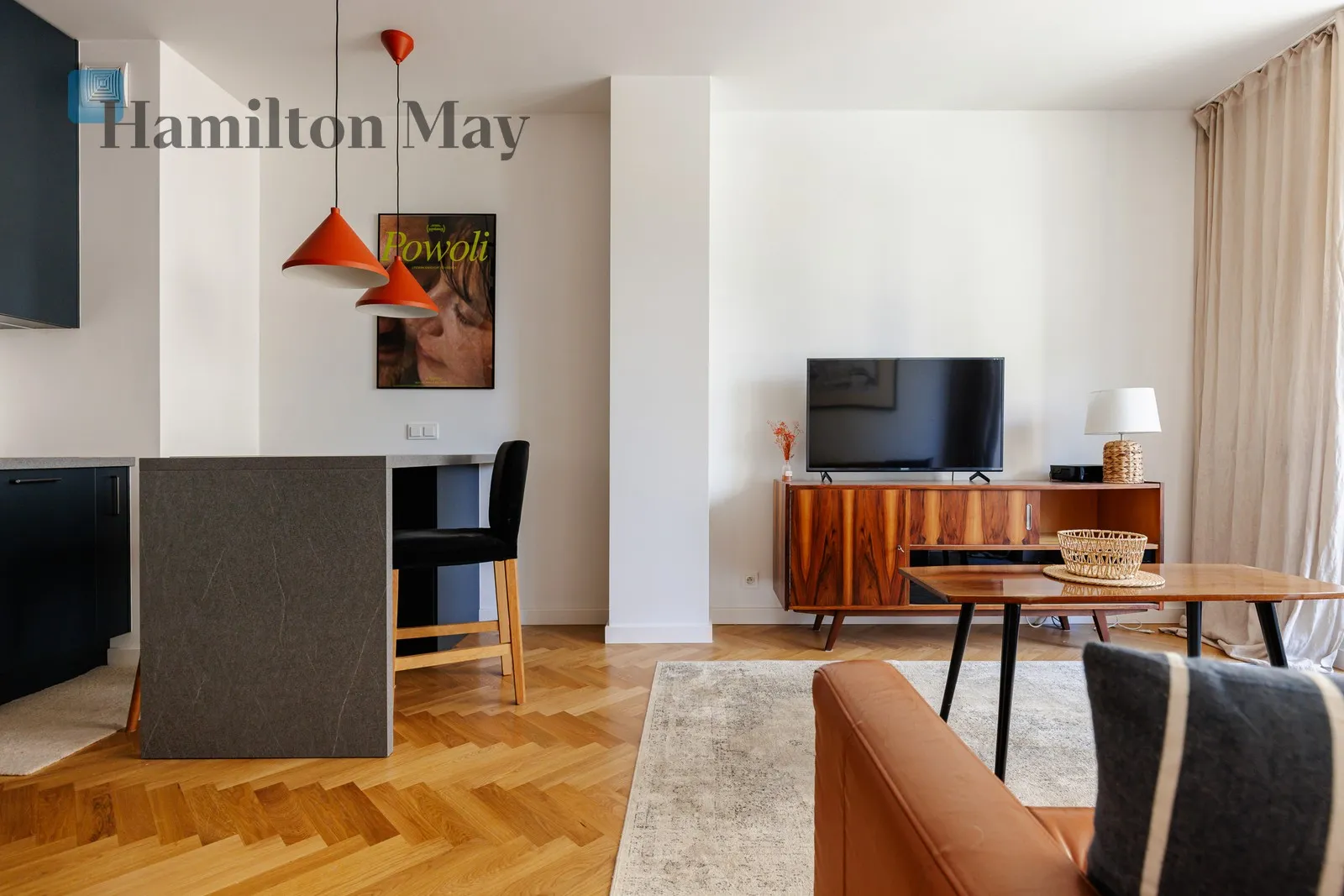 City: Warszawa Street: Ogrodowa Region: Wola Subregion: Mirów Distance to centre: 1.85 km Level: 2 Price: 4700 PLN Bedrooms: 1 Bathrooms: 1 Size: 37m2 Price/m2: 127 PLN - slider