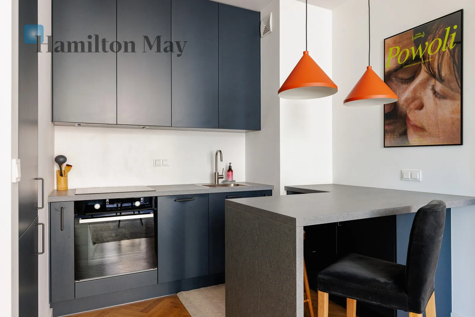 City: Warszawa Street: Ogrodowa Region: Wola Subregion: Mirów Distance to centre: 1.85 km Level: 2 Price: 4700 PLN Bedrooms: 1 Bathrooms: 1 - slider