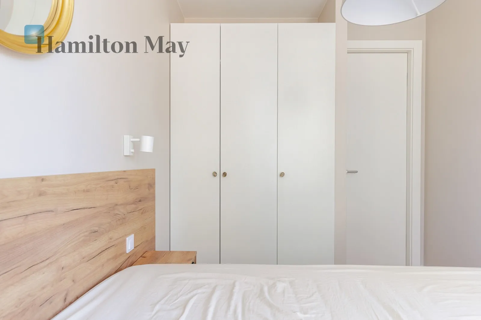 Region: Wola Subregion: Mirów Distance to centre: 1.85 km Level: 2 Price: 4700 PLN Bedrooms: 1 Bathrooms: 1 Size: 37m2 Price/m2: 127 PLN - slider