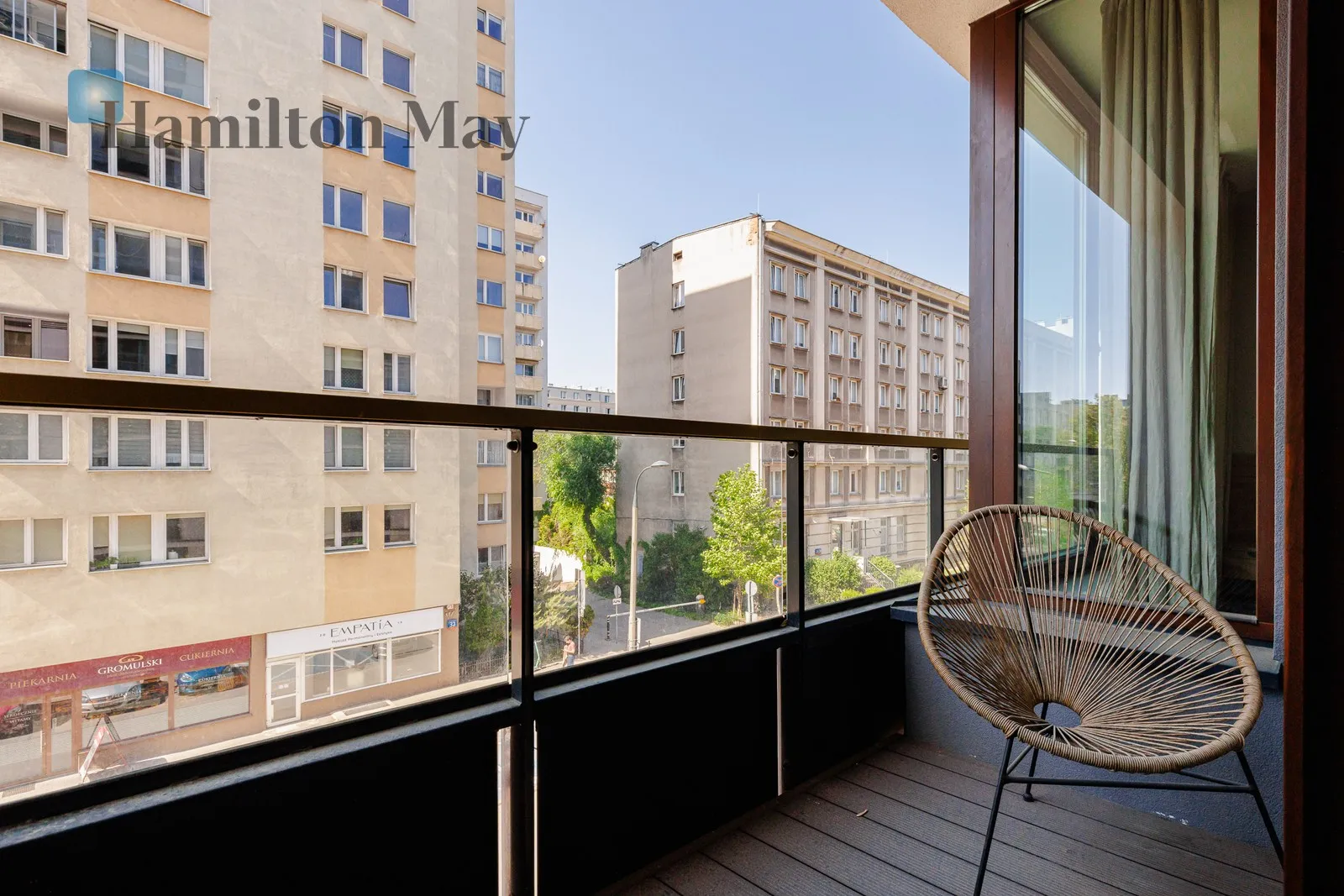 Subregion: Mirów Distance to centre: 1.85 km Level: 2 Price: 4700 PLN Bedrooms: 1 Bathrooms: 1 Size: 37m2 Price/m2: 127 PLN - slider