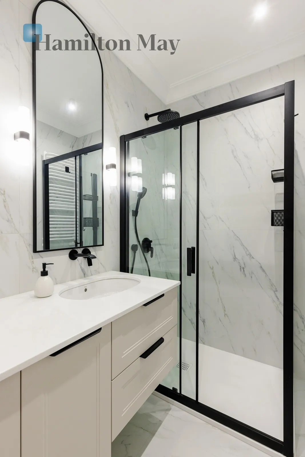 Subregion: Ulrychów Distance to centre: 4.86 km Level: 3 Price: 3500 PLN Bedrooms: 1 Bathrooms: 1 Size: 31m2 Price/m2: 113 PLN - slider