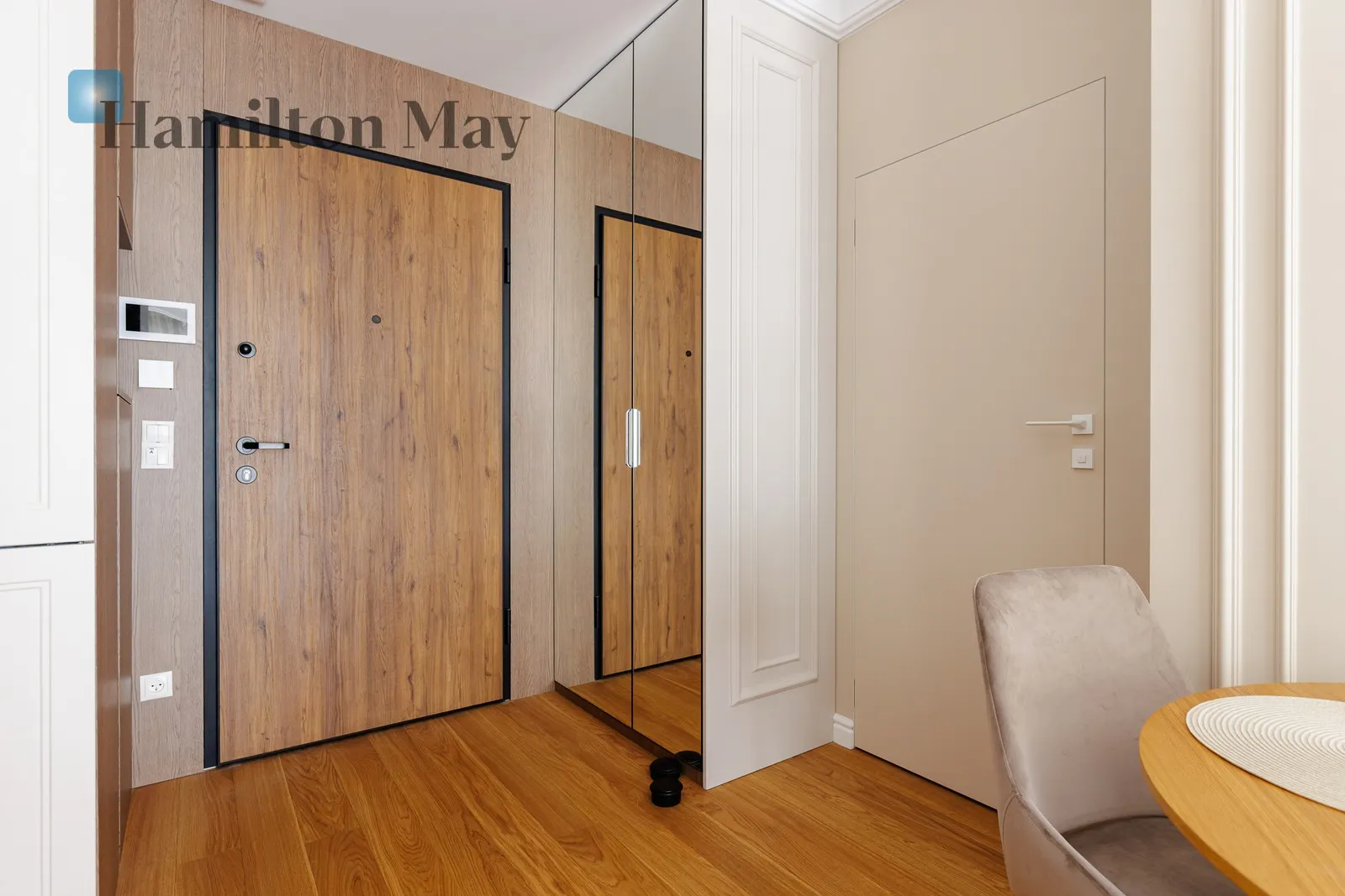 City: Warszawa Street: Redutowa Region: Wola Subregion: Ulrychów Distance to centre: 4.86 km Level: 3 Price: 3500 PLN - slider