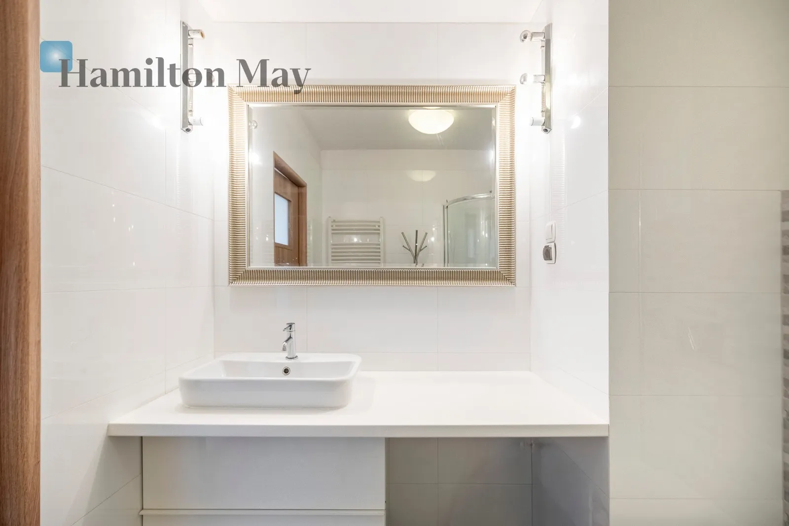 Spacious and bright apartment with a balcony in a green part of Krakow for sale – Zdunów Street - slider