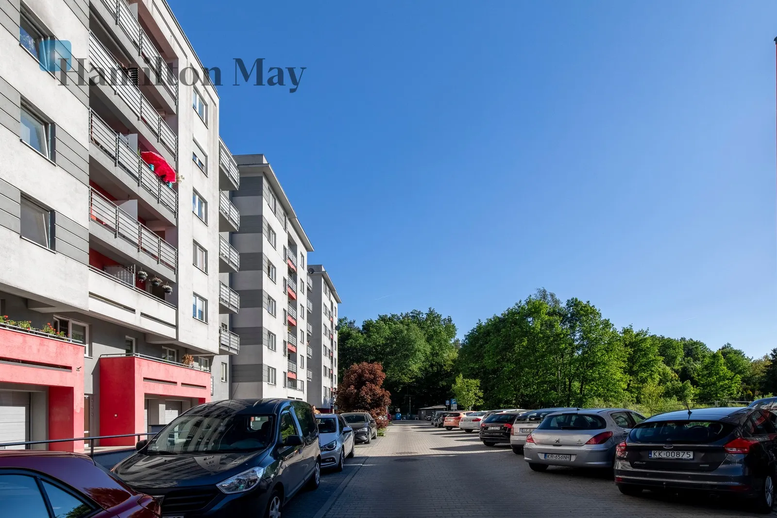 Spacious and bright apartment with a balcony in a green part of Krakow for sale – Zdunów Street - slider