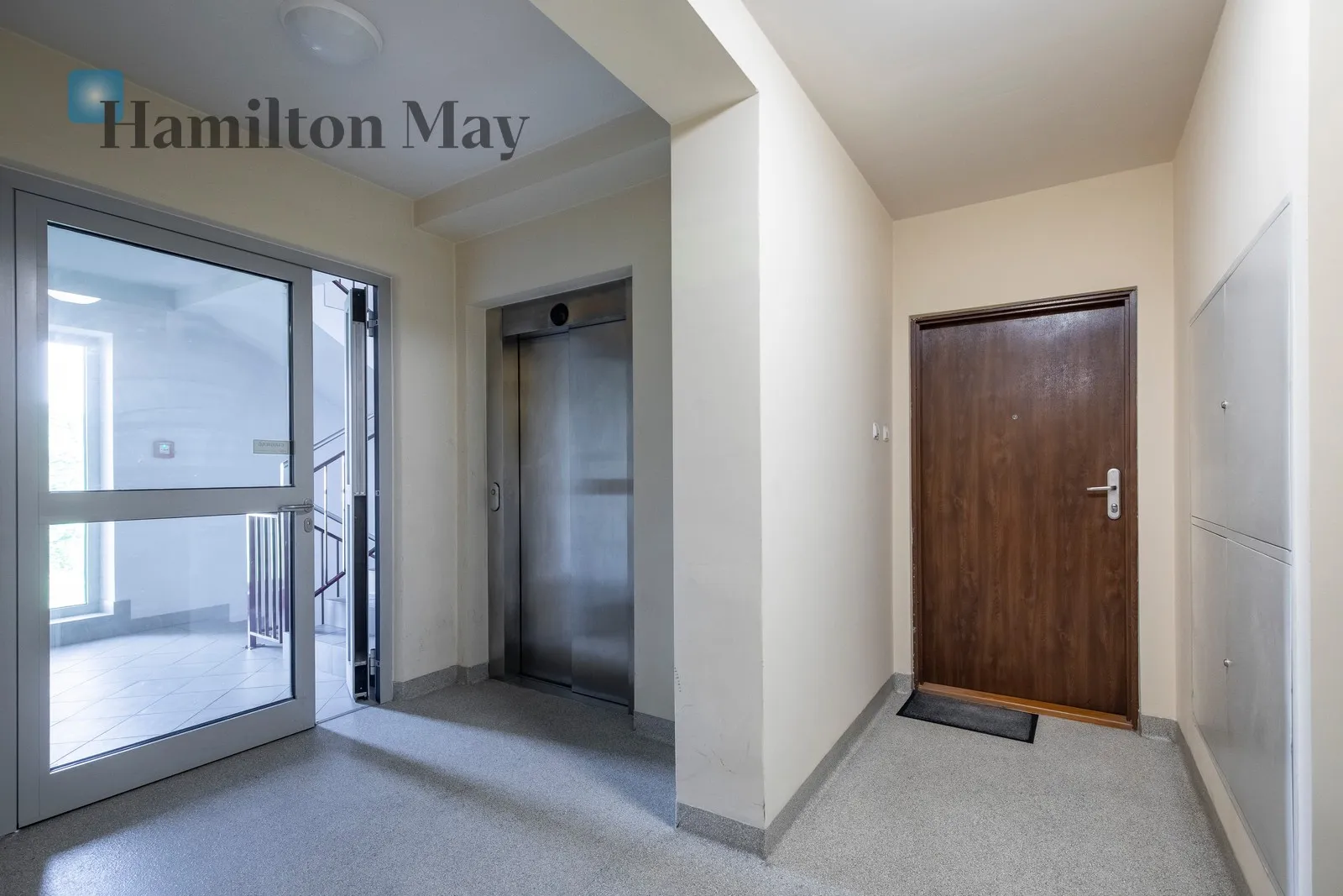 Spacious and bright apartment with a balcony in a green part of Krakow for sale – Zdunów Street - slider