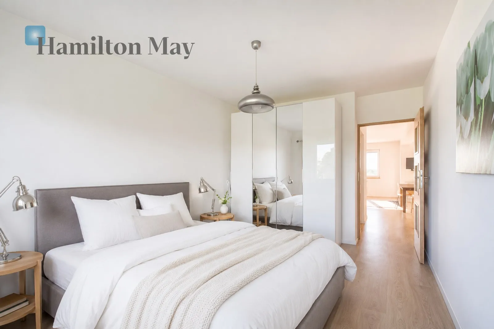 Spacious and bright apartment with a balcony in a green part of Krakow for sale – Zdunów Street - slider