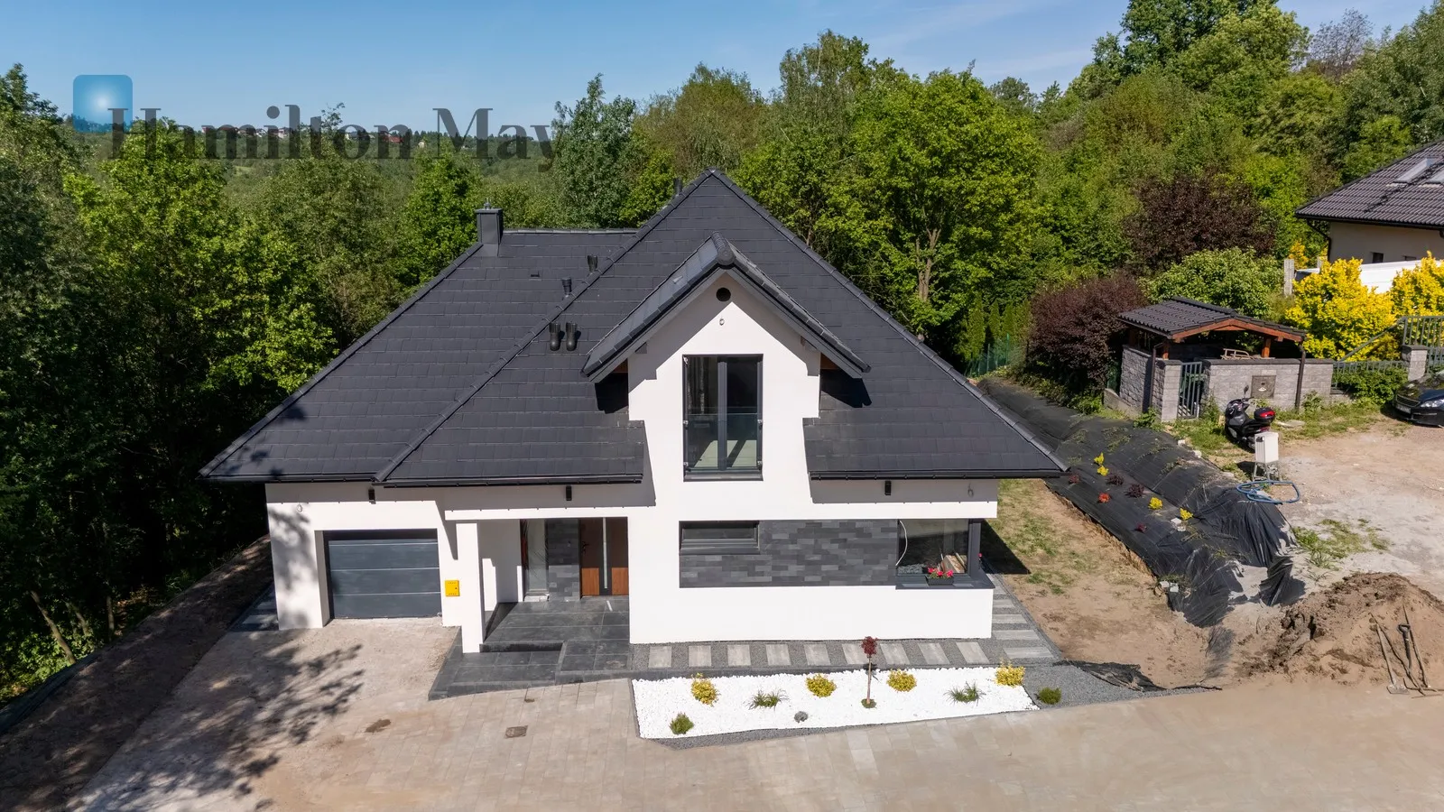 Modern premium house by the forest | 200 m² | 15 ares | energy-efficient | private forest - slider