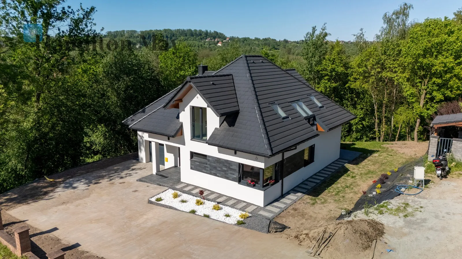 Modern premium house by the forest | 200 m² | 15 ares | energy-efficient | private forest - slider