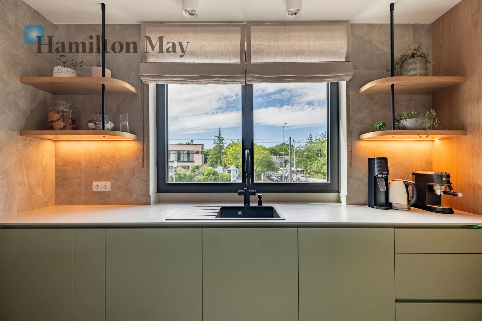 Bright and modern 4-room apartment at Tauron Arena Wieczysta - slider
