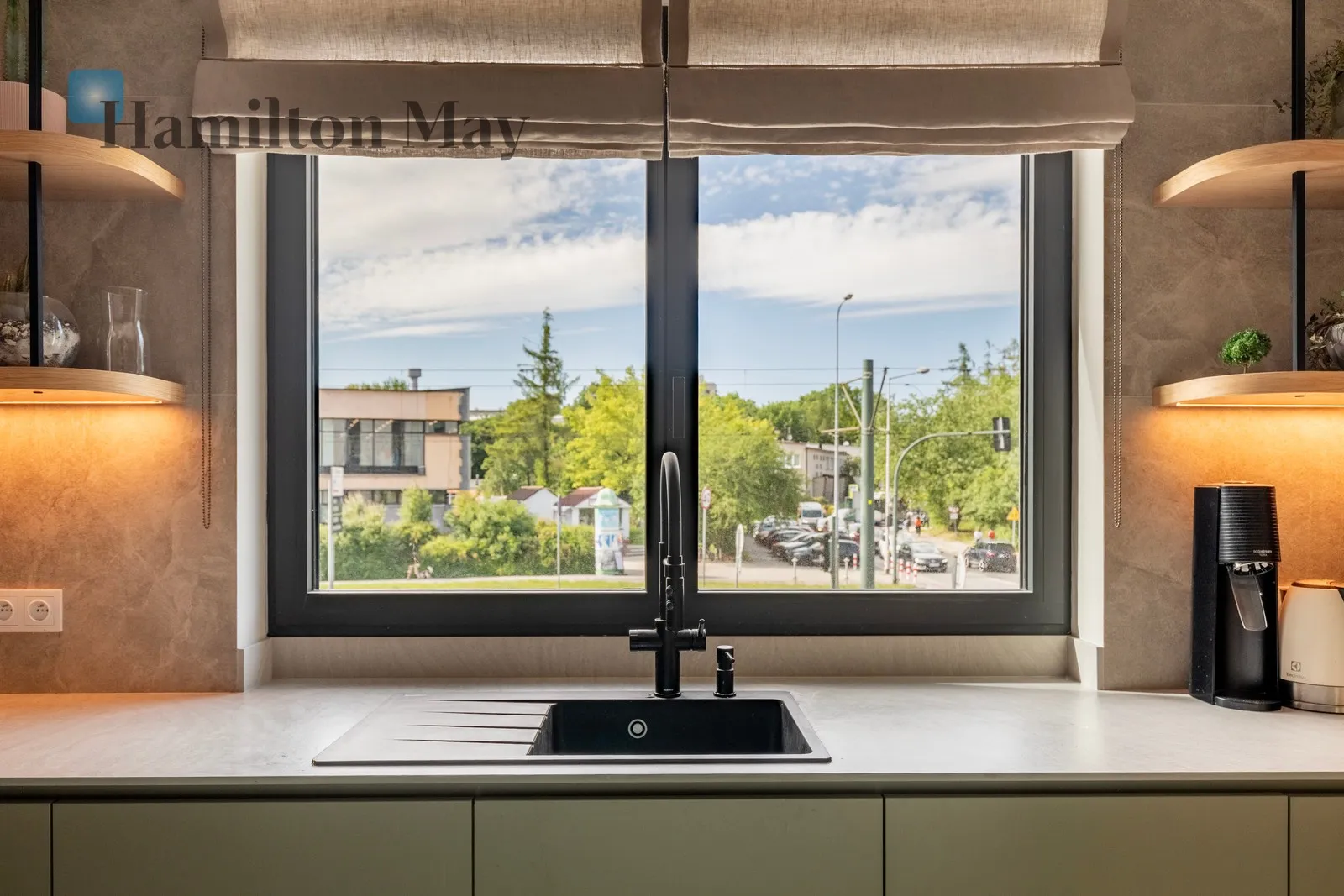 Bright and modern 4-room apartment at Tauron Arena Wieczysta - slider