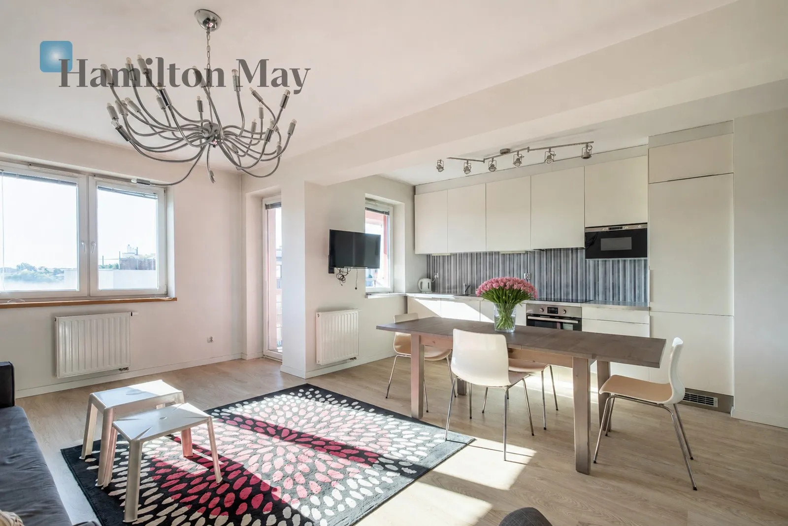 Spacious and bright apartment with a balcony in a green part of Krakow for sale – Zdunów Street - slider