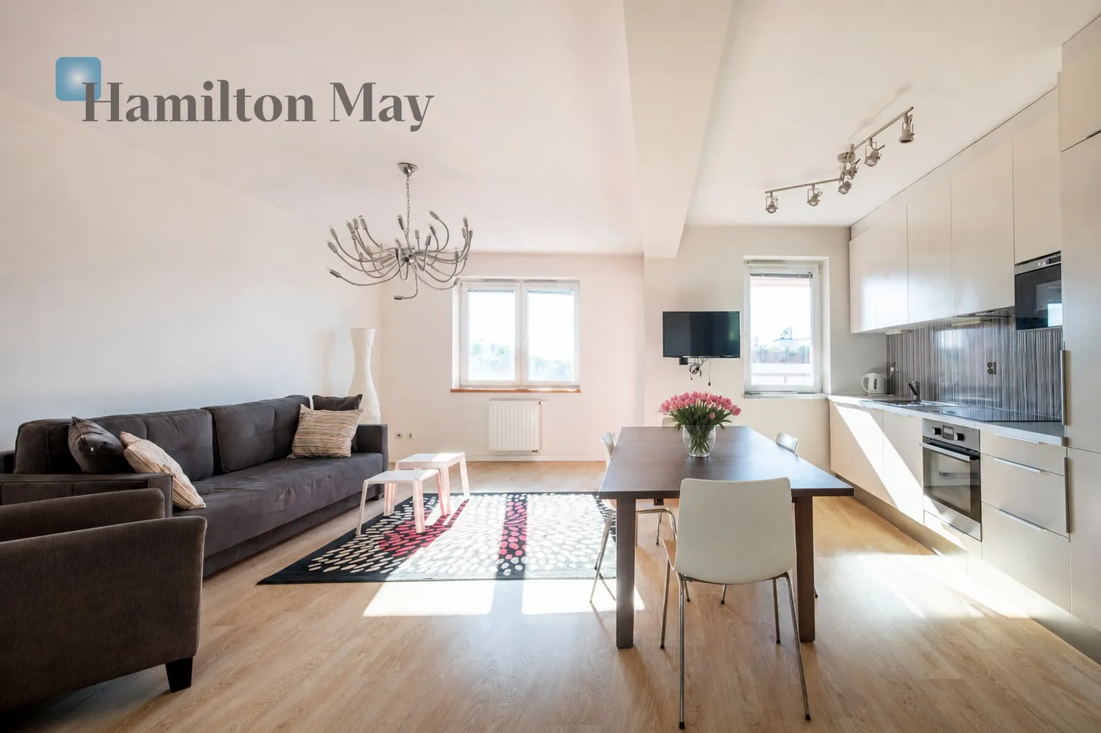 Spacious and bright apartment with a balcony in a green part of Krakow for sale – Zdunów Street - slider