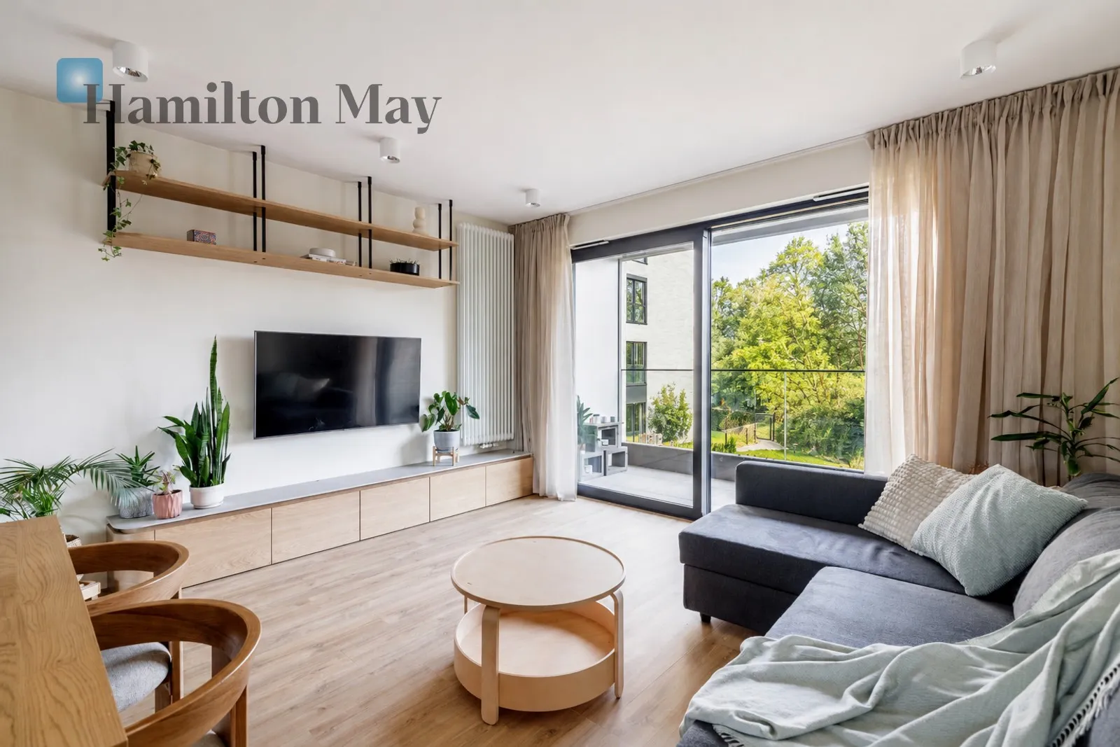 Bright and modern 4-room apartment at Tauron Arena Wieczysta - slider