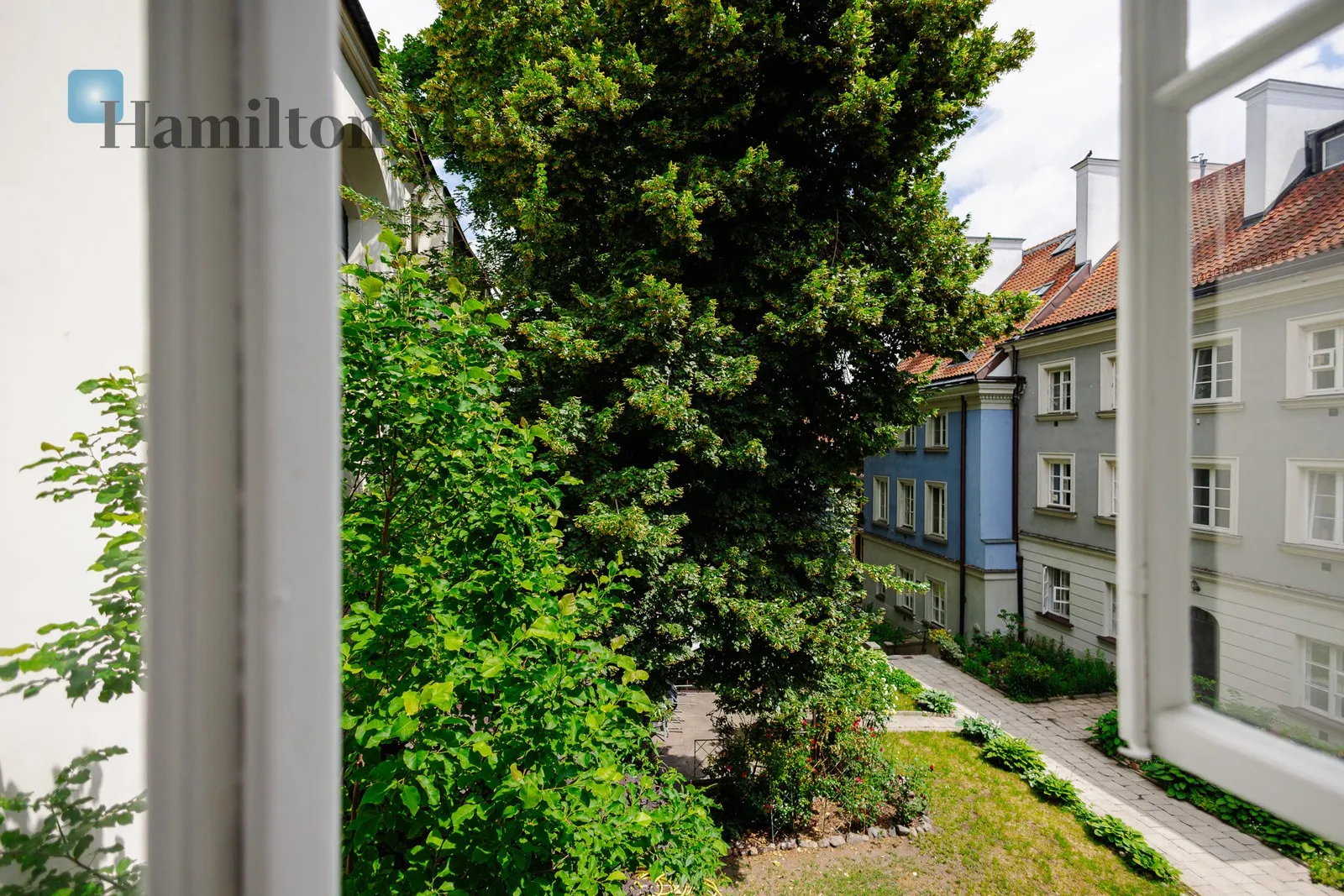 Distance to centre: 2.37 km Level: 1 Price: 5500 PLN Bedrooms: 1 Bathrooms: 1 Size: 49m2 Price/m2: 112 PLN - slider
