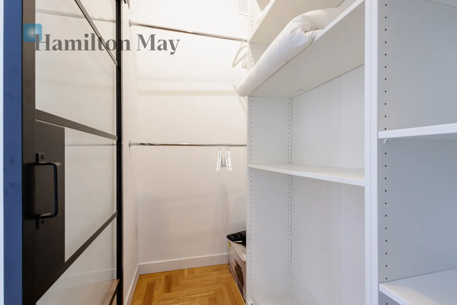 Subregion: Nowe Miasto Distance to centre: 2.37 km Level: 1 Price: 5500 PLN Bedrooms: 1 Bathrooms: 1 Size: 49m2 - slider