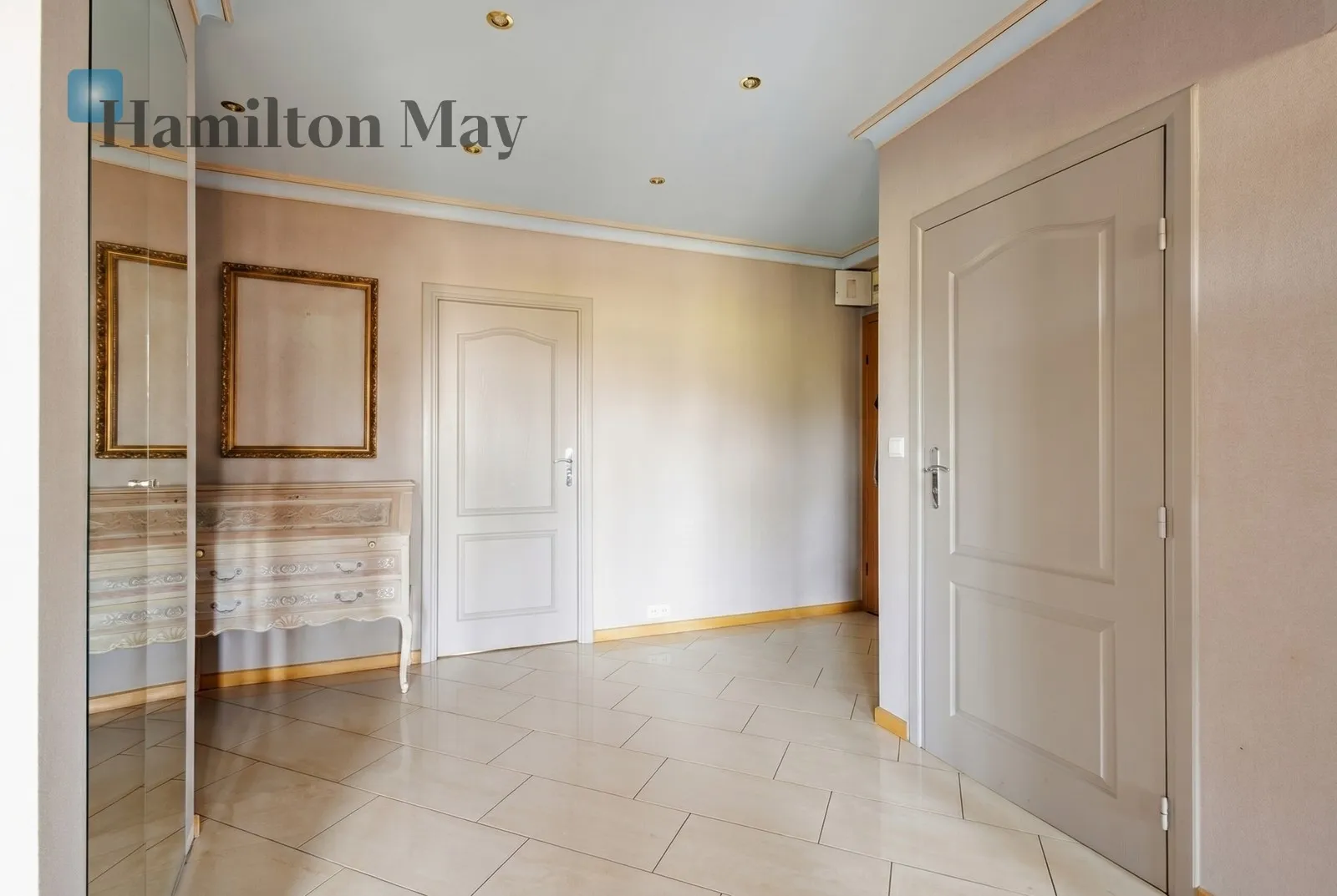 Region: Ursynów Subregion: Ursynów Centrum Distance to centre: 9.09 km Level: 3 Price: 1400000 PLN Bedrooms: 2 Bathrooms: 1 Size: 82m2 - slider
