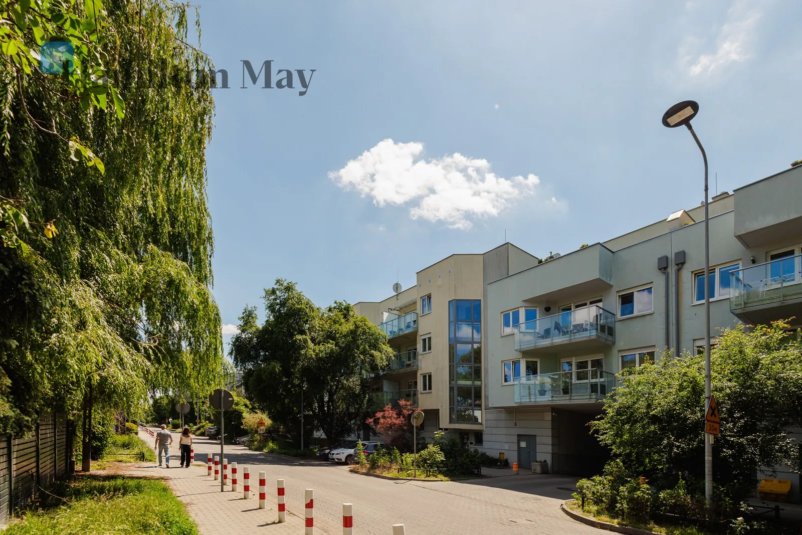 Subregion: Ursynów Centrum Distance to centre: 9.09 km Level: 3 Price: 1400000 PLN Bedrooms: 2 Bathrooms: 1 - slider