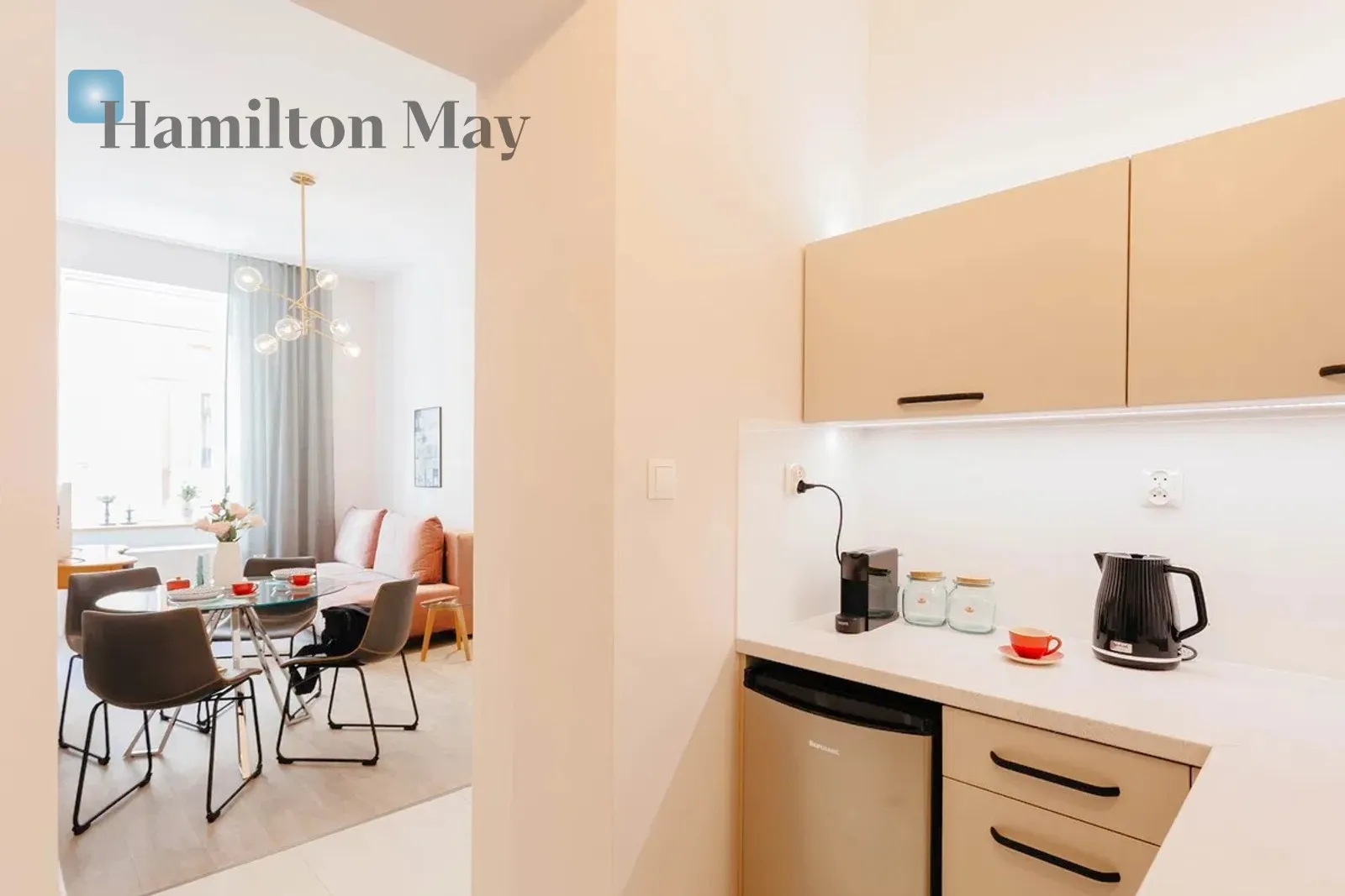 Street: Jana Kochanowskiego Region: Stare Miasto Distance to centre: 1.02 km Level: 1 Price: 1090000 PLN Bedrooms: 2 Bathrooms: 1 Size: 53m2 - slider