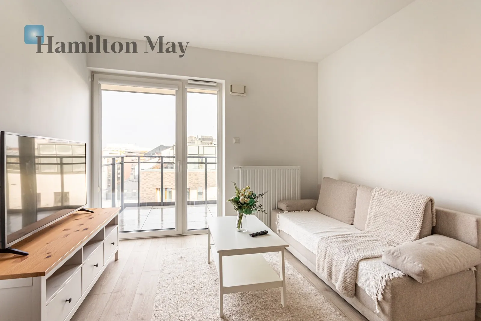 Елегантна квартира з балконом та гаражем у Празі - slider