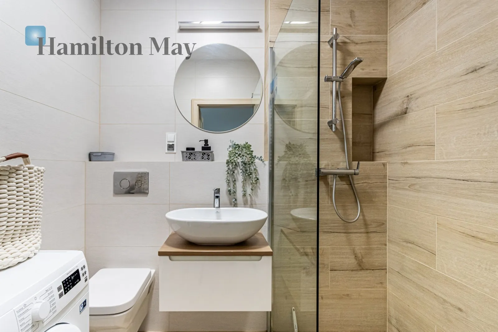 Елегантна квартира з балконом та гаражем у Празі - slider