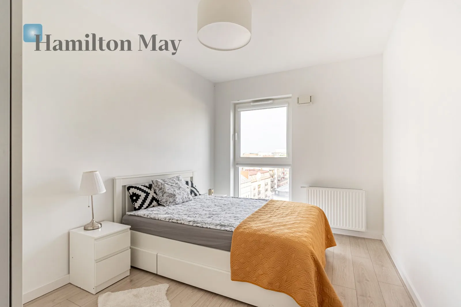 Елегантна квартира з балконом та гаражем у Празі - slider