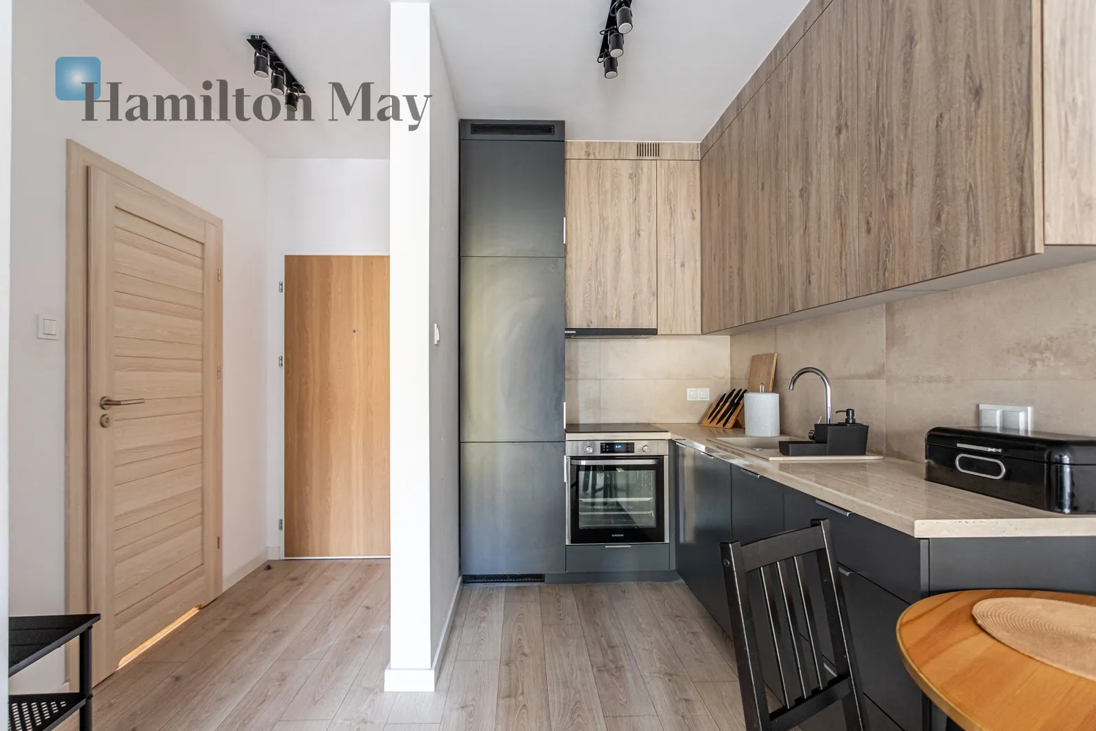 Сучасна двокімнатна квартира в Празі - slider