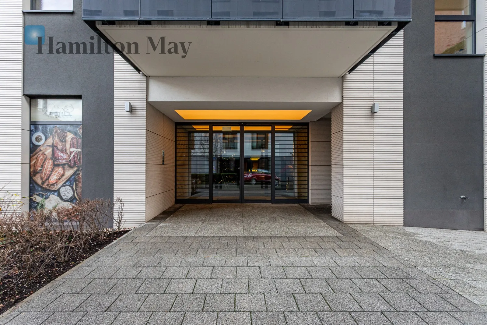 Елегантна квартира з балконом та гаражем у Празі - slider