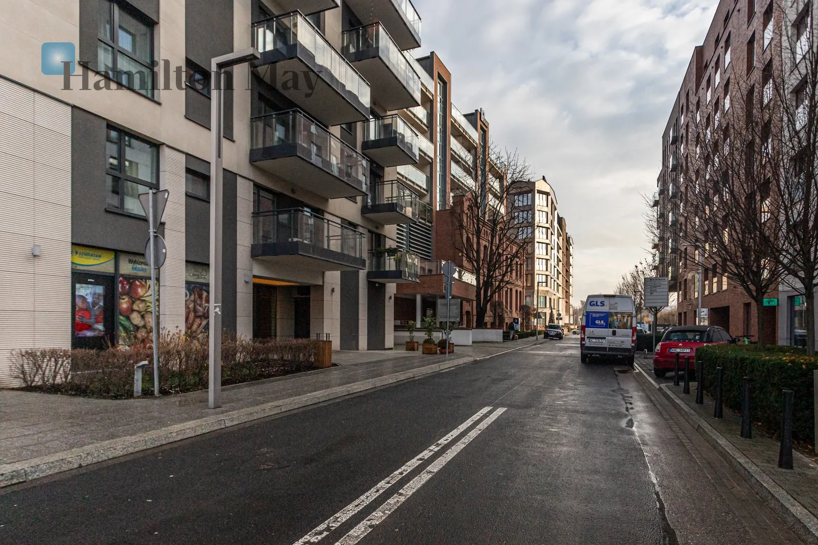 Елегантна квартира з балконом та гаражем у Празі - slider