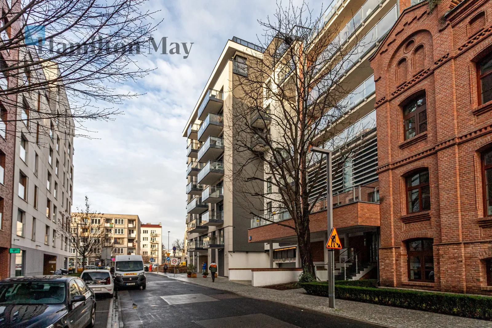 Елегантна квартира з балконом та гаражем у Празі - slider