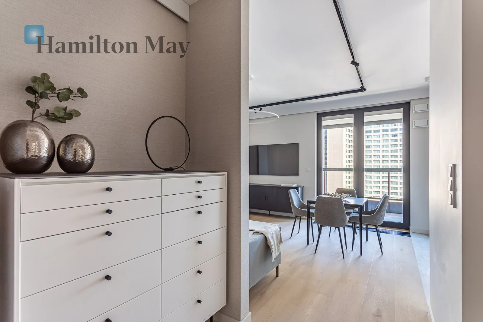 Region: Wola Subregion: Mirów Distance to centre: 1.32 km Level: 14 Price: 11000 PLN Bedrooms: 2 Bathrooms: 2 Size: 68m2 Price/m2: 162 PLN - slider