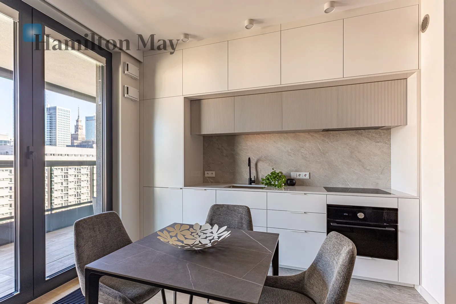 Street: Grzybowska Region: Wola Subregion: Mirów Distance to centre: 1.32 km Level: 14 Price: 11000 PLN Bedrooms: 2 Bathrooms: 2 Size: 68m2 Price/m2: 162 PLN - slider