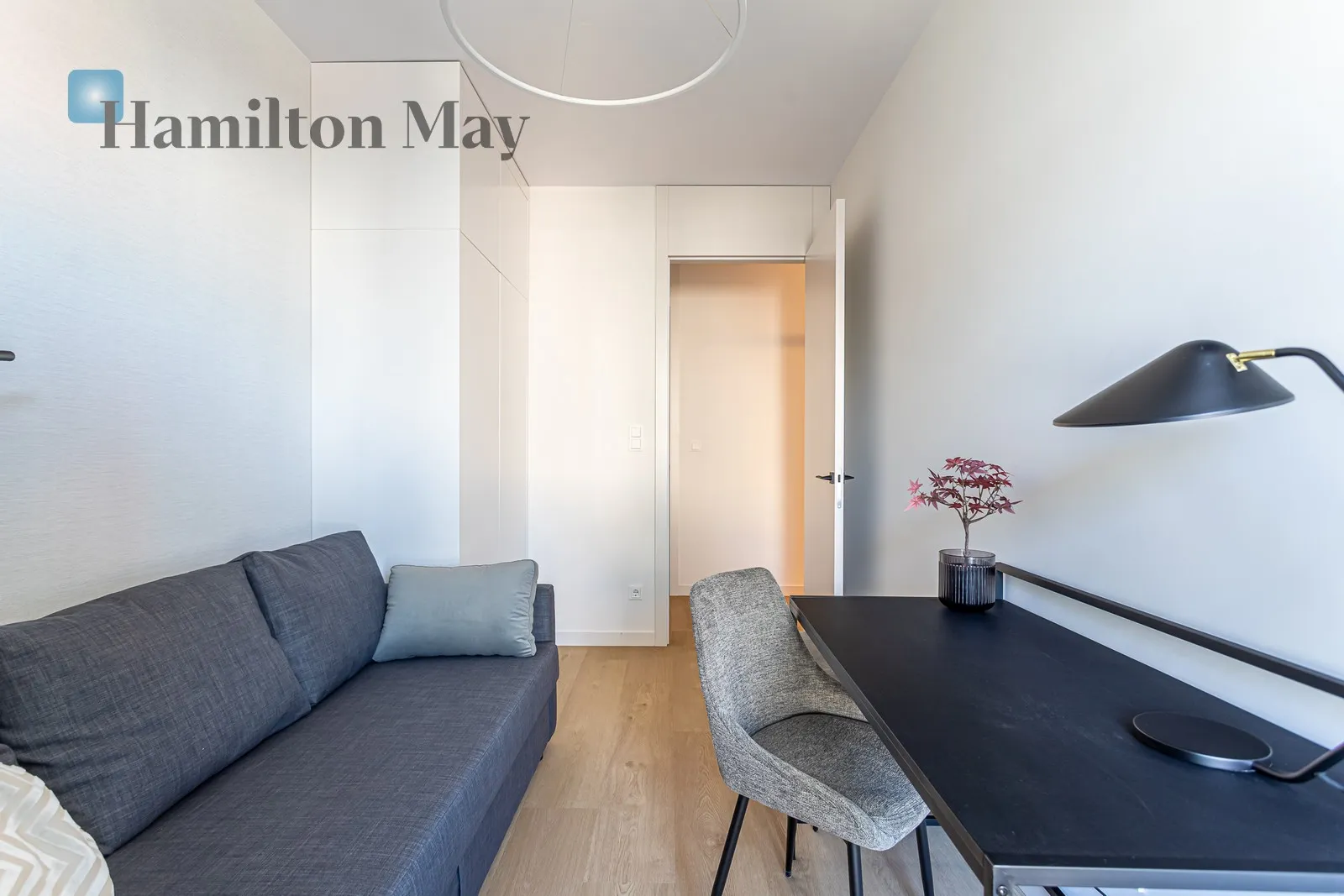 Street: Grzybowska Region: Wola Subregion: Mirów Distance to centre: 1.32 km Level: 14 Price: 11000 PLN Bedrooms: 2 - slider