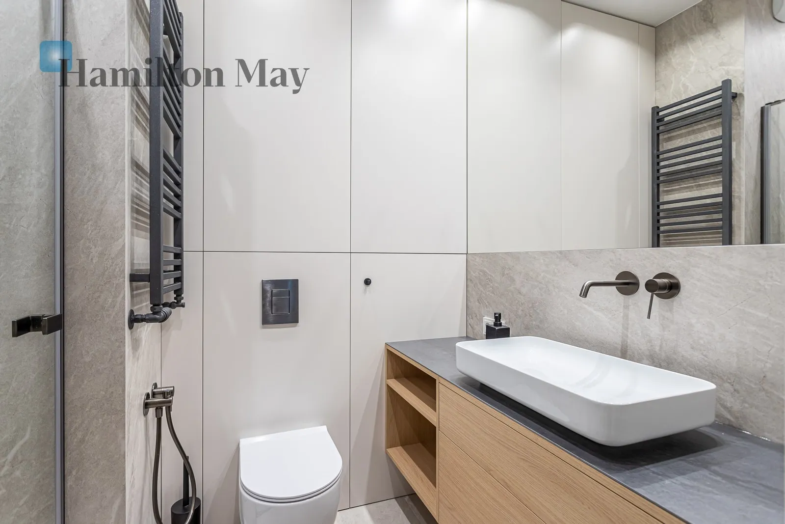 Region: Wola Subregion: Mirów Distance to centre: 1.32 km Level: 14 Price: 11000 PLN Bedrooms: 2 Bathrooms: 2 - slider