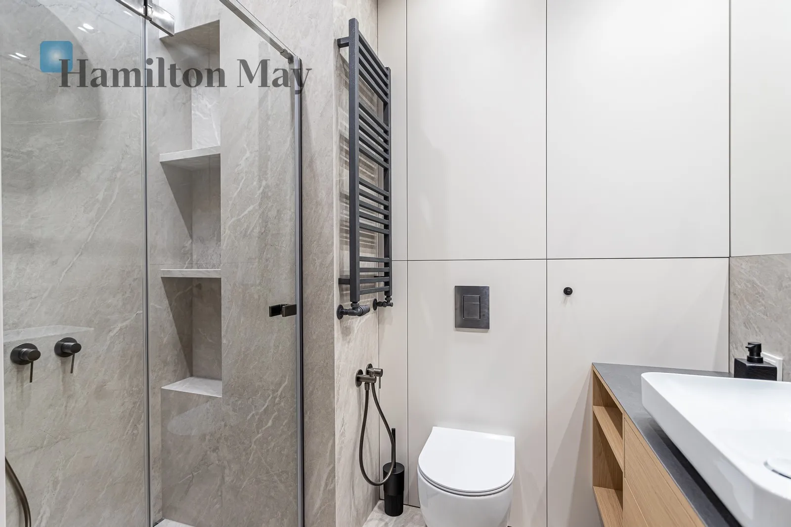 Subregion: Mirów Distance to centre: 1.32 km Level: 14 Price: 11000 PLN Bedrooms: 2 Bathrooms: 2 Size: 68m2 - slider