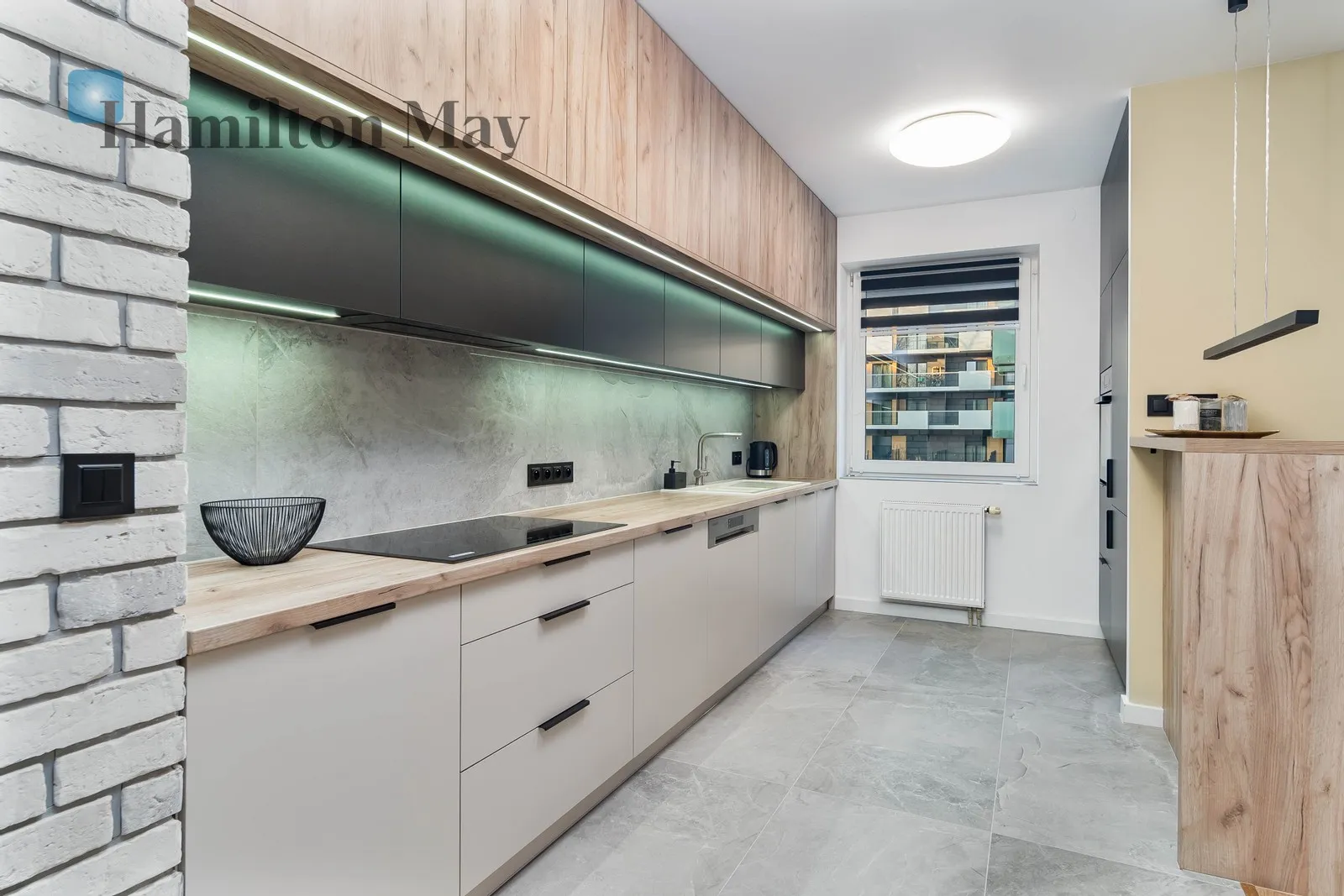 City: Kraków Street: Bartosza Głowackiego Region: Bronowice Distance to centre: 2.95 km Level: 1 Price: 4200 PLN Bedrooms: 2 Bathrooms: 2 - slider