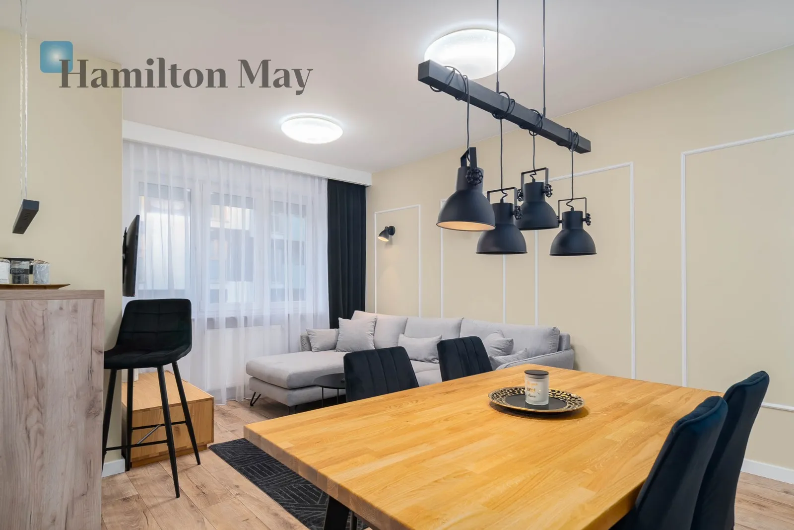 City: Kraków Street: Bartosza Głowackiego Region: Bronowice Distance to centre: 2.95 km Level: 1 Price: 4200 PLN Bedrooms: 2 - slider