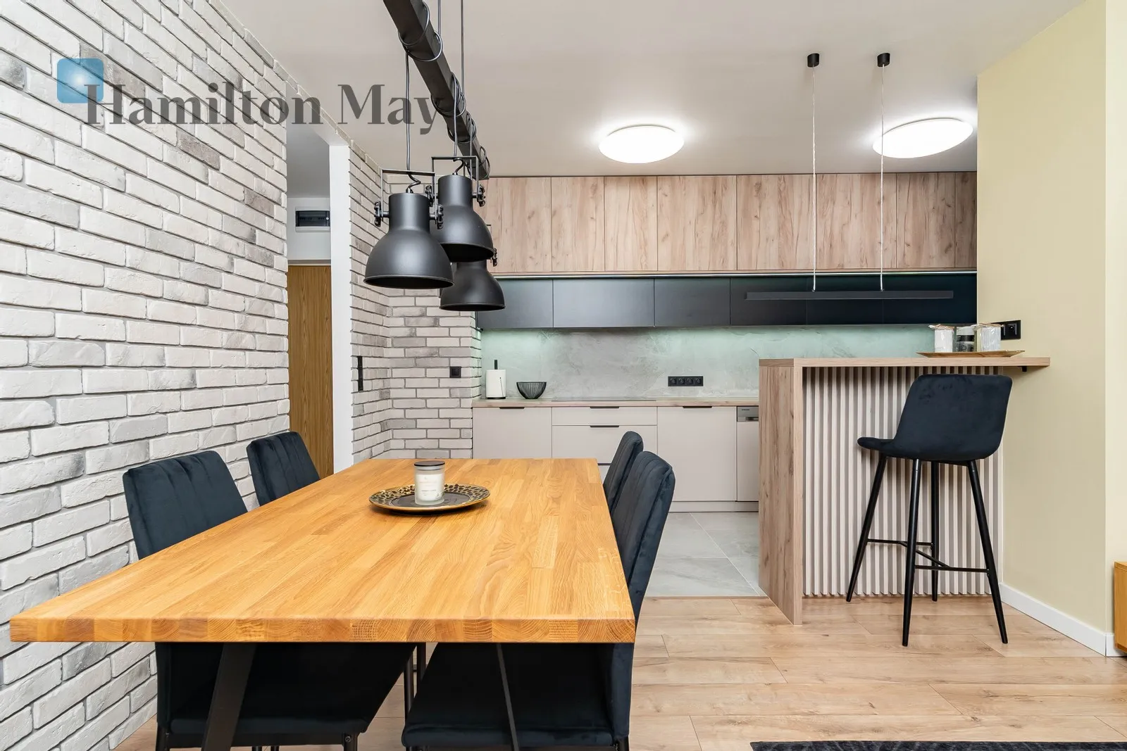 City: Kraków Street: Bartosza Głowackiego Region: Bronowice Distance to centre: 2.95 km Level: 1 Price: 4200 PLN Bedrooms: 2 Bathrooms: 2 Size: 82m2 - slider