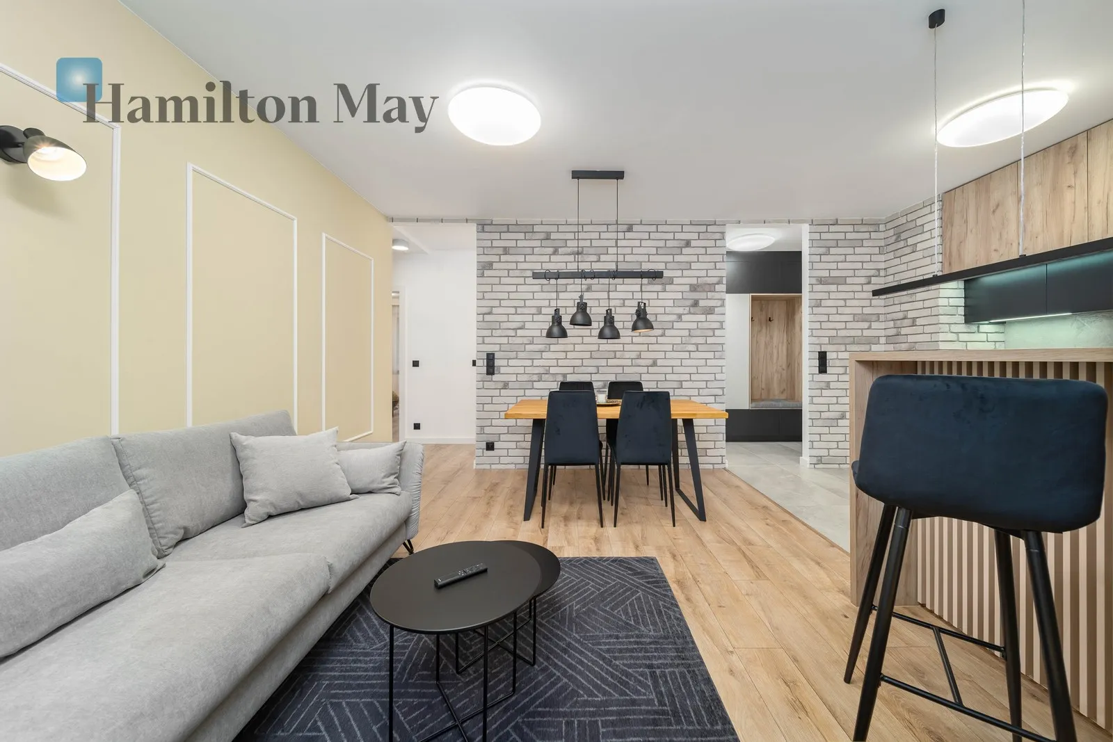 Region: Bronowice Distance to centre: 2.95 km Level: 1 Price: 4200 PLN Bedrooms: 2 Bathrooms: 2 Size: 82m2 Price/m2: 51 PLN - slider