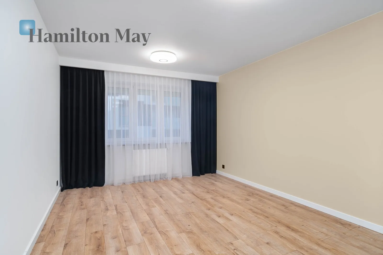 Region: Bronowice Distance to centre: 2.95 km Level: 1 Price: 4200 PLN Bedrooms: 2 Bathrooms: 2 - slider