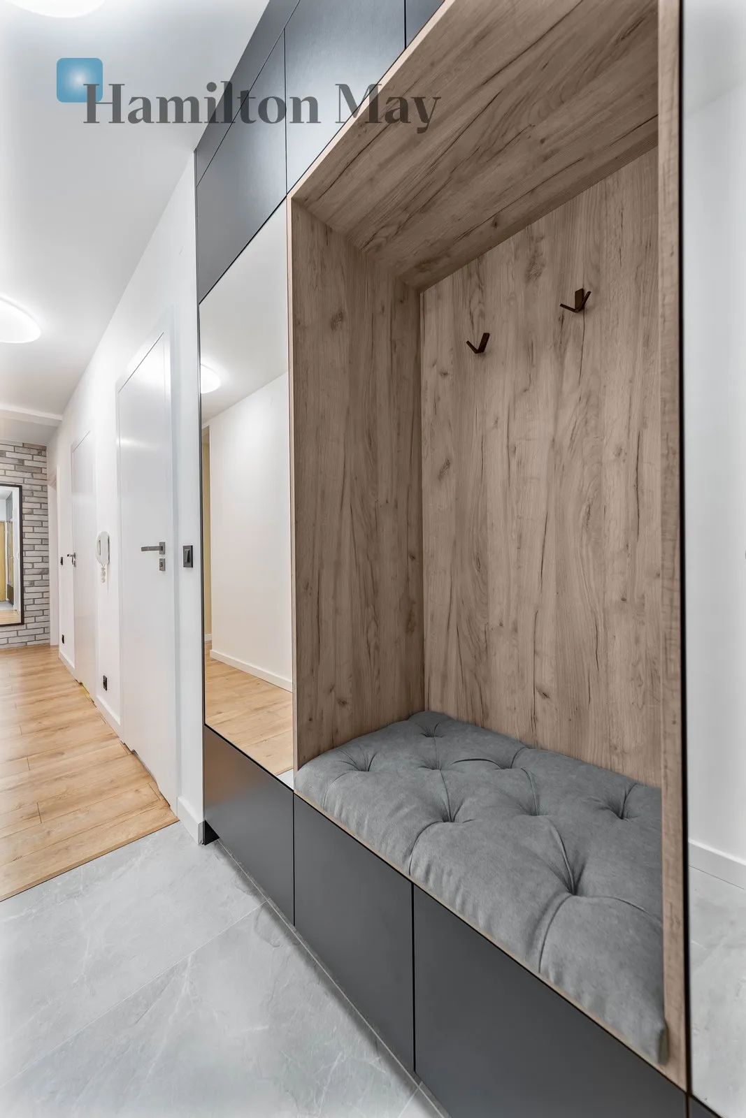 Level: 1 Price: 4200 PLN Bedrooms: 2 Bathrooms: 2 Size: 82m2 Price/m2: 51 PLN - slider