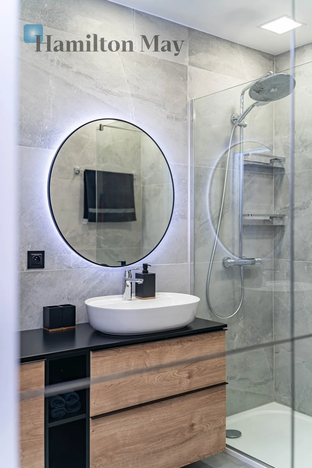 Distance to centre: 2.95 km - slider