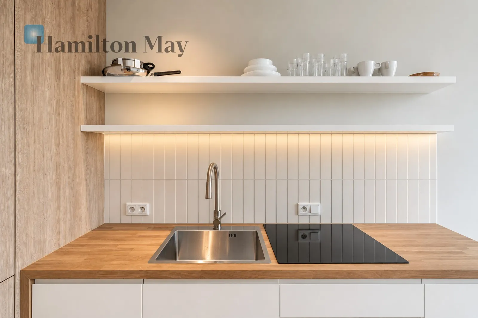 City: Kraków Street: Żołnierska Region: Podgórze Distance to centre: 4.33 km Level: 4 Price: 3300 PLN Bedrooms: 1 Bathrooms: 1 Size: 34m2 - slider