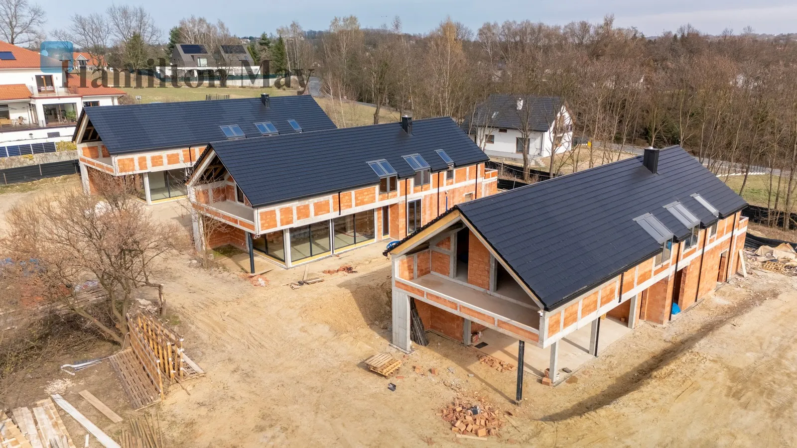 Street: Tytusa Chałubińskiego Region: Swoszowice Distance to centre: 8.89 km Price: 3390000 PLN Bedrooms: 4 - slider