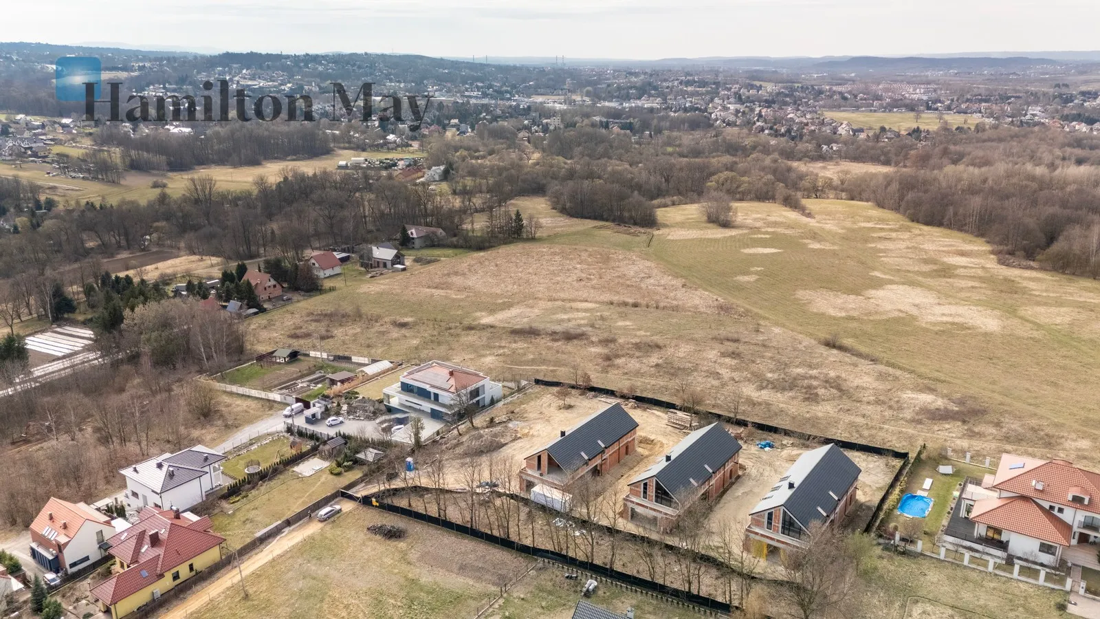 Price: 3390000 PLN Bedrooms: 4 Bathrooms: 3 Plot size: 1245m2 - slider