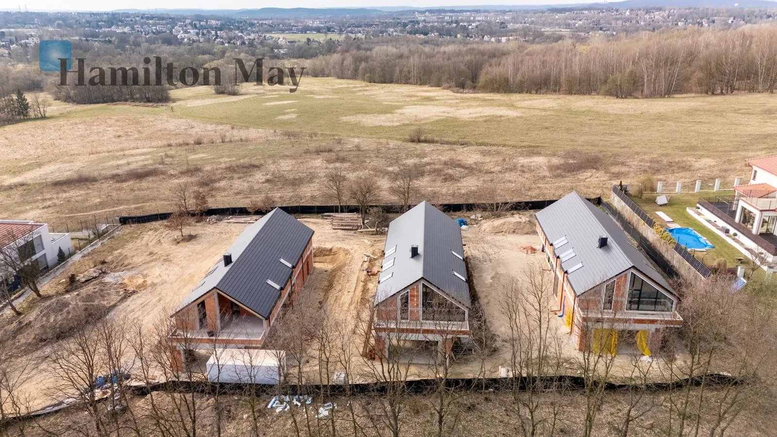 Bedrooms: 4 Bathrooms: 3 Plot size: 1245m2 Price/m2: 11300 PLN - slider