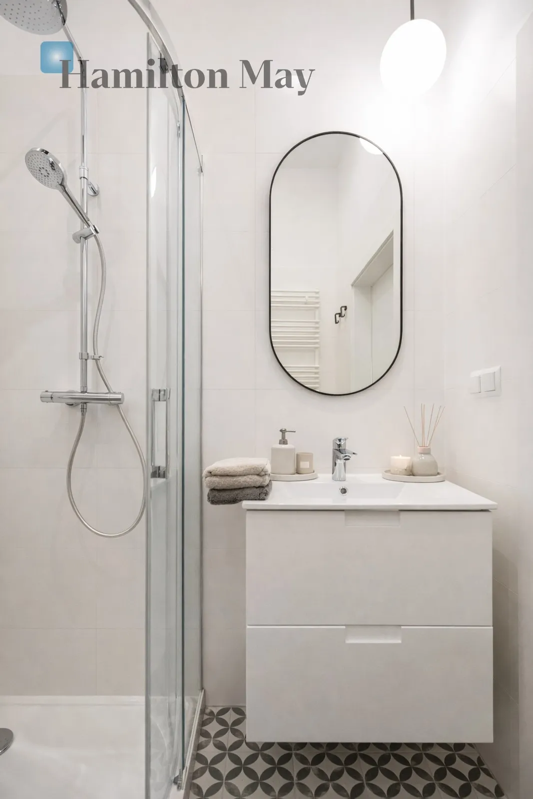 Нова квартира в відремонтованому багатоквартирному будинку в центрі міста - slider