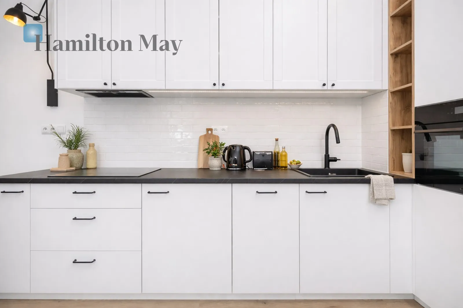 Нова квартира в відремонтованому багатоквартирному будинку в центрі міста - slider