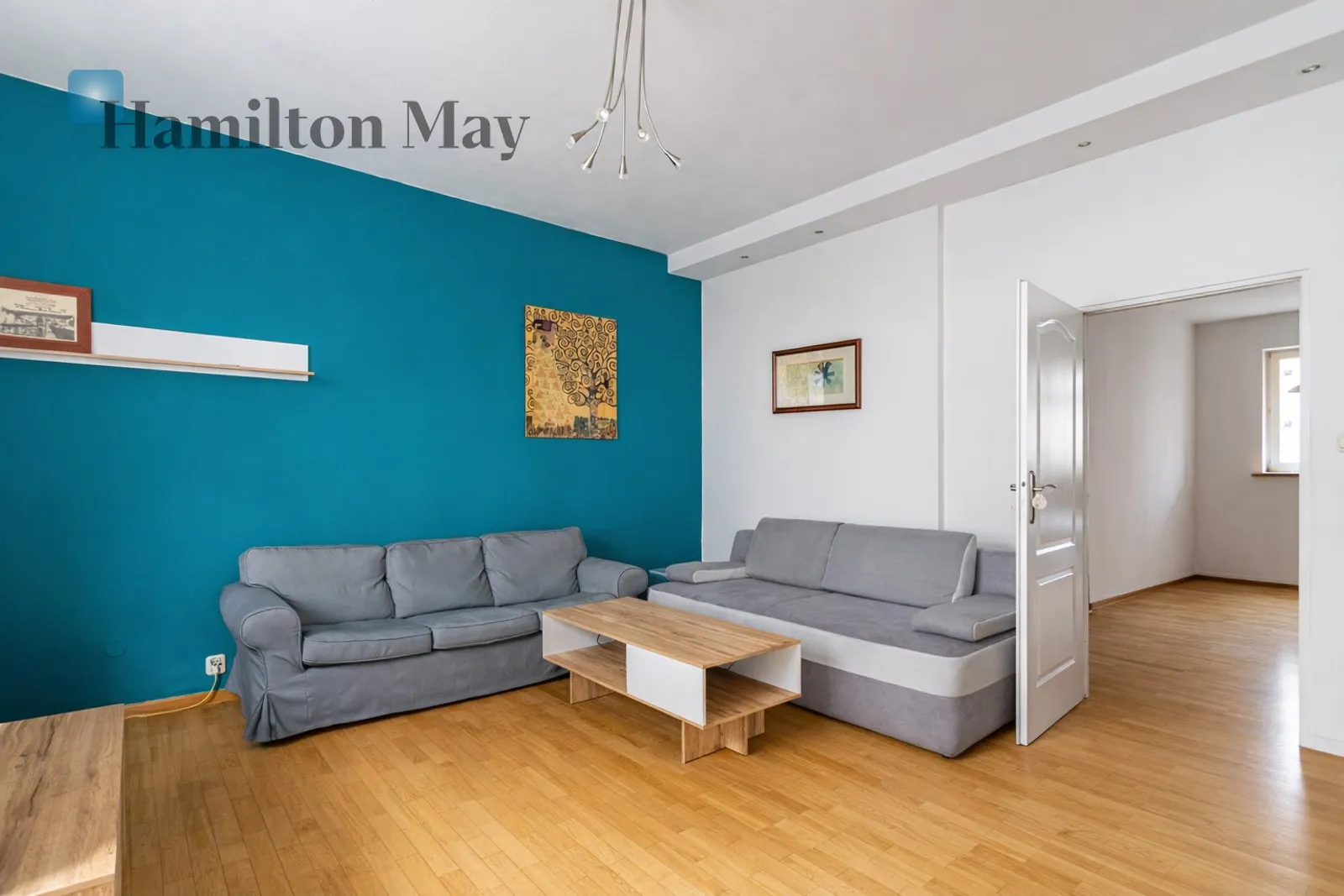 Street: Wilcza Region: Śródmieście Distance to centre: 0.73 km Level: 1 Price: 1771100 PLN Bedrooms: 3 Bathrooms: 1 Size: 89m2 - slider