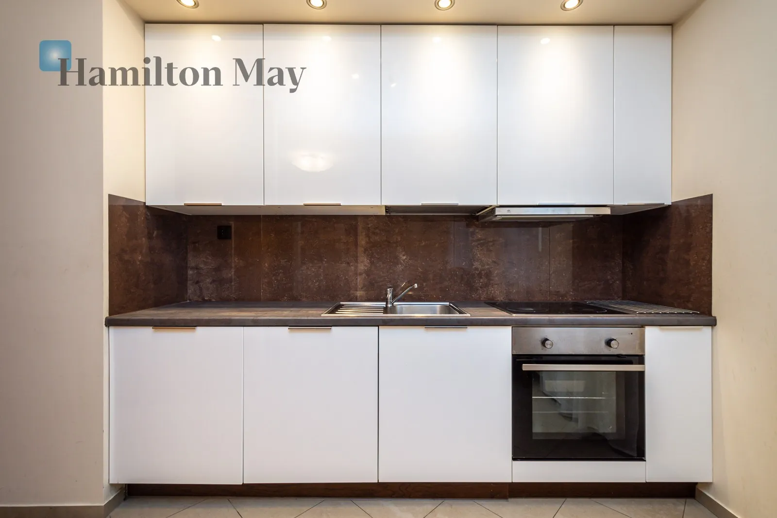 Region: Bronowice Distance to centre: 3.71 km Level: 10 Price: 3300 PLN Bedrooms: 1 - slider